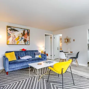 Apartment Garden Walk To Water And Amenities!