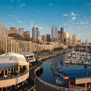 Отель Marriott Waterfront